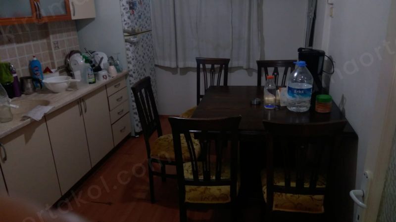 Evka 3 metro karşısında eşyalı kiralık oda
