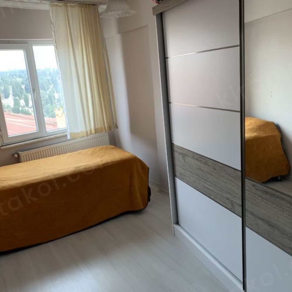 Mecidiyeköy Ev arkadaşı arıyorum 05526451408