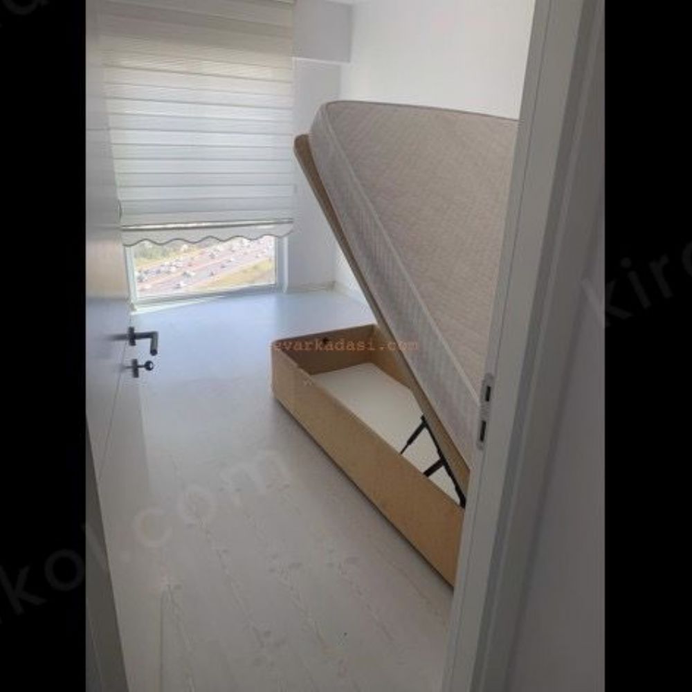 Ümraniye rezidans da ev arkadaşı arıyorum