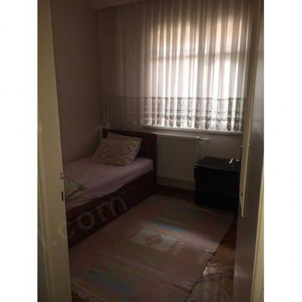 Ev arkadaşı arıyorum