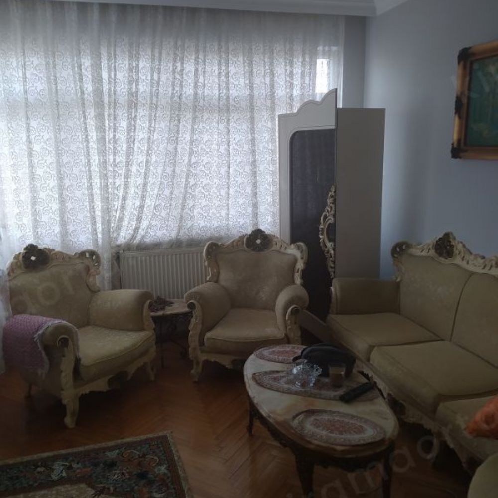 Ev arkadaşı