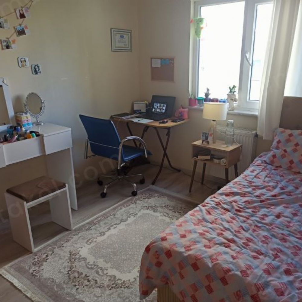 EVİME BAYAN EV ARKADAŞI ARIYORUM
